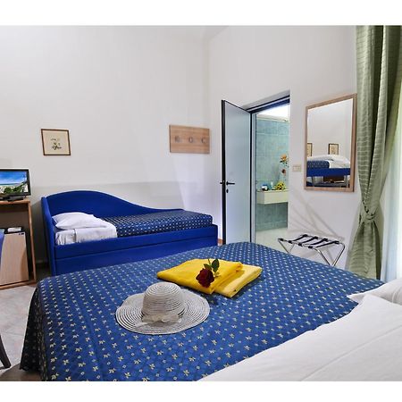 Hotel Losanna Gabicce Mare Buitenkant foto