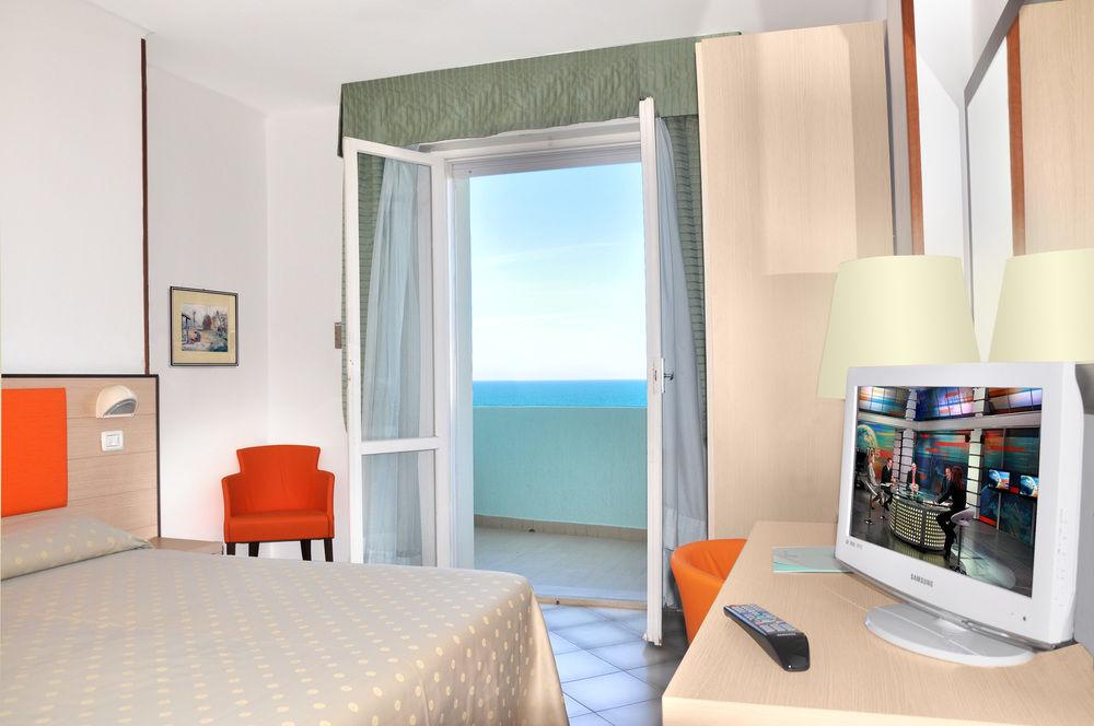 Hotel Losanna Gabicce Mare Buitenkant foto