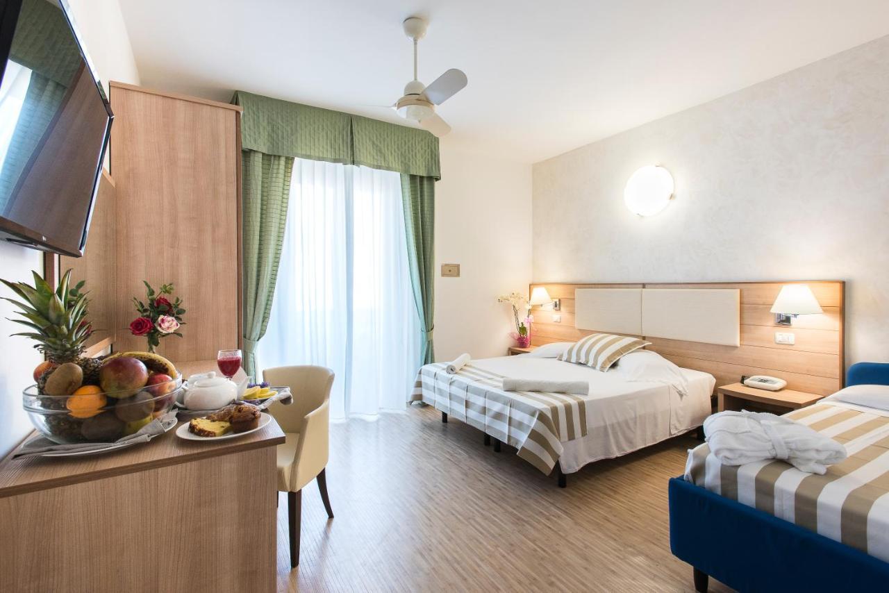 Hotel Losanna Gabicce Mare Buitenkant foto