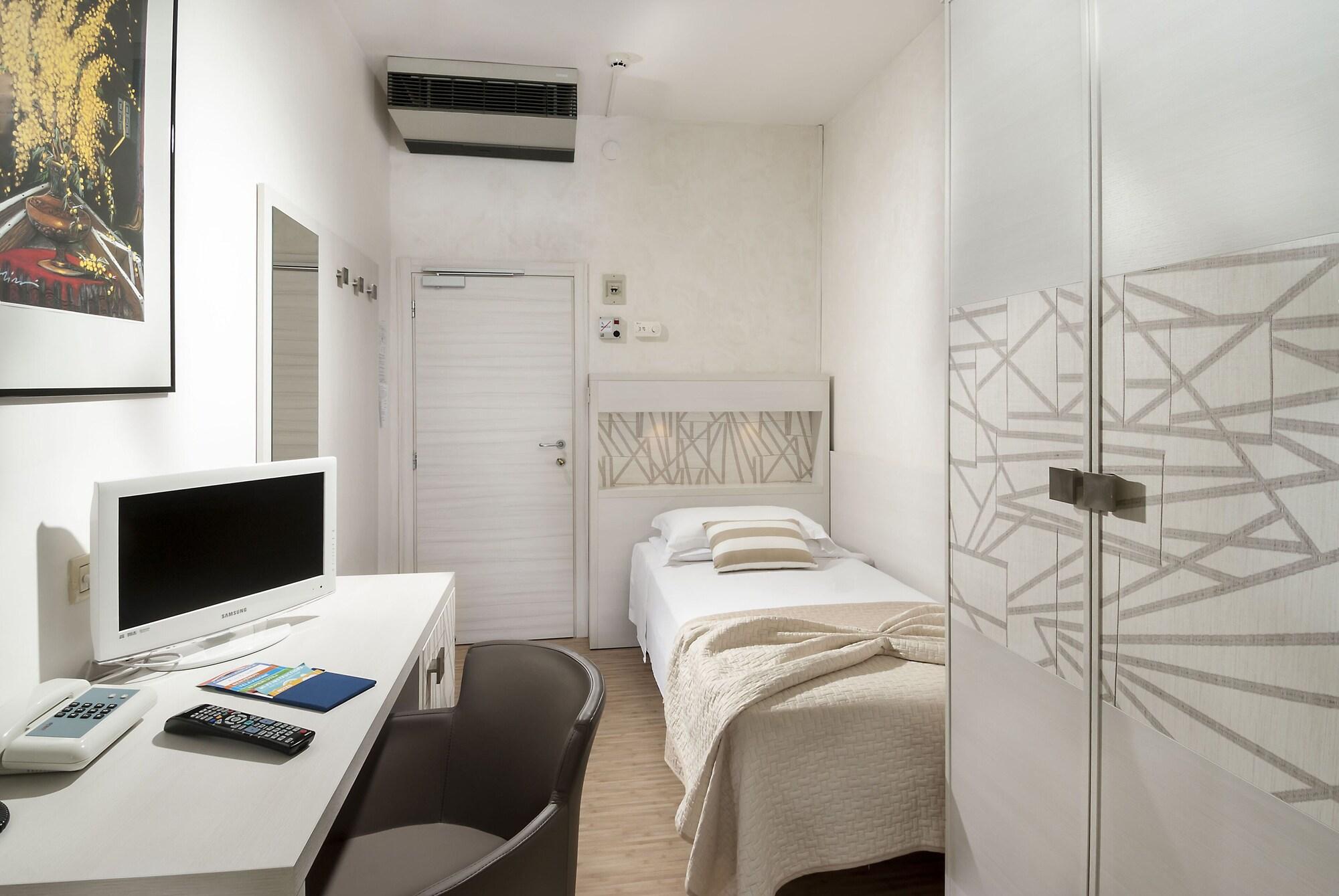 Hotel Losanna Gabicce Mare Buitenkant foto