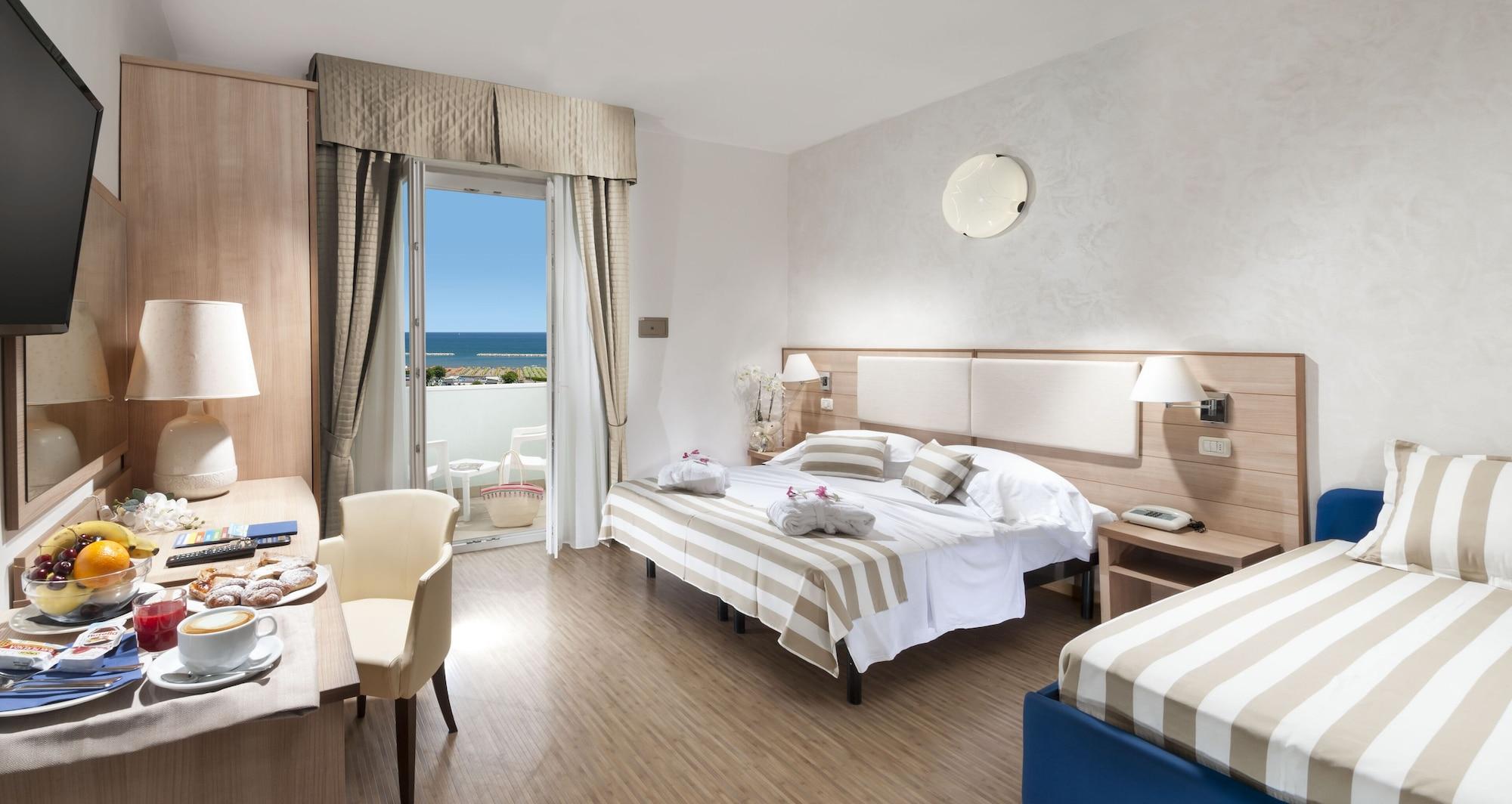 Hotel Losanna Gabicce Mare Buitenkant foto