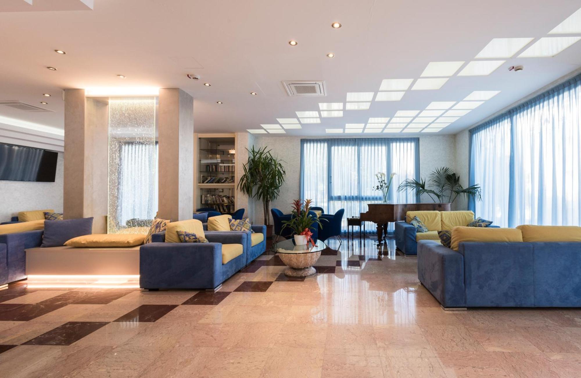 Hotel Losanna Gabicce Mare Buitenkant foto