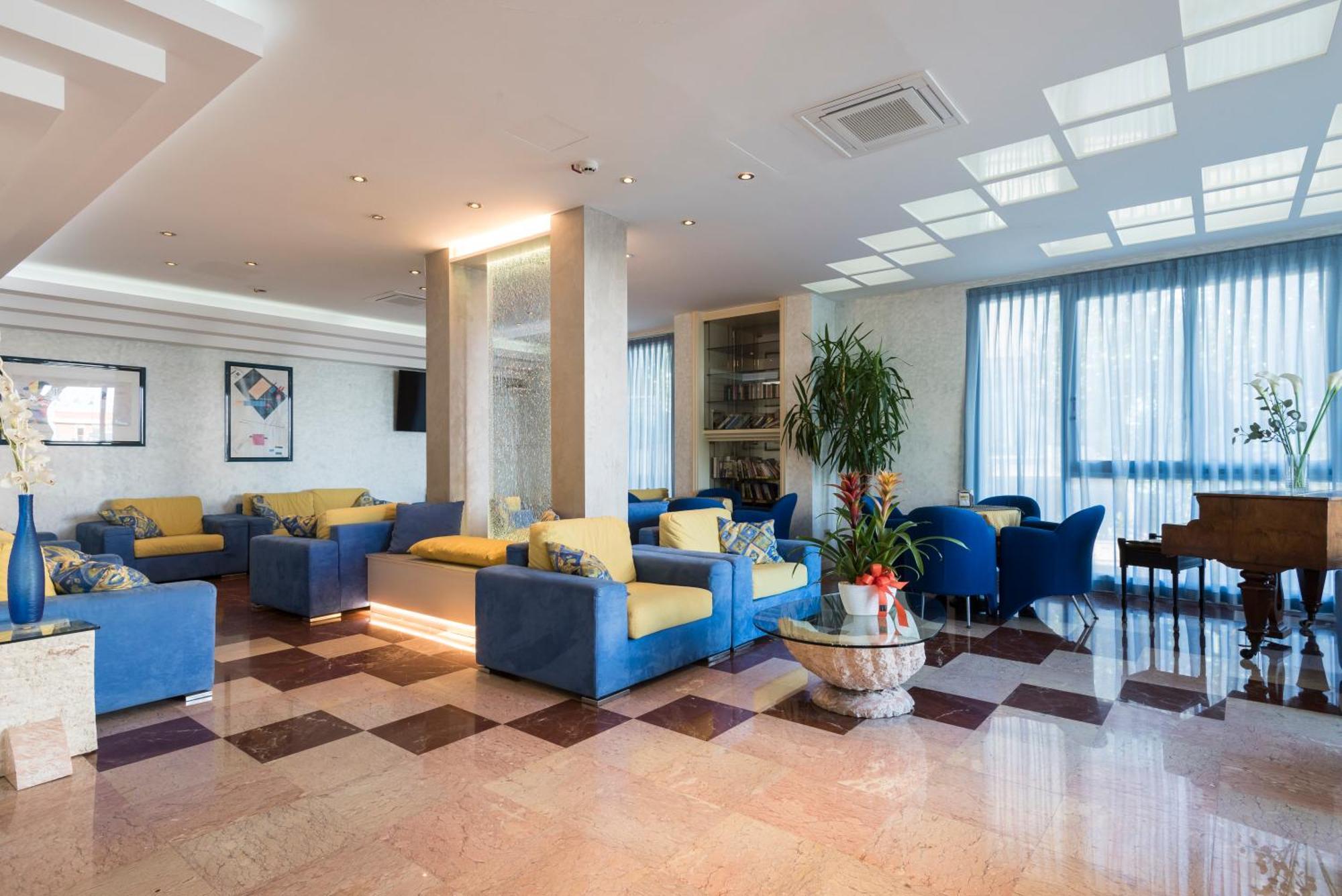 Hotel Losanna Gabicce Mare Buitenkant foto