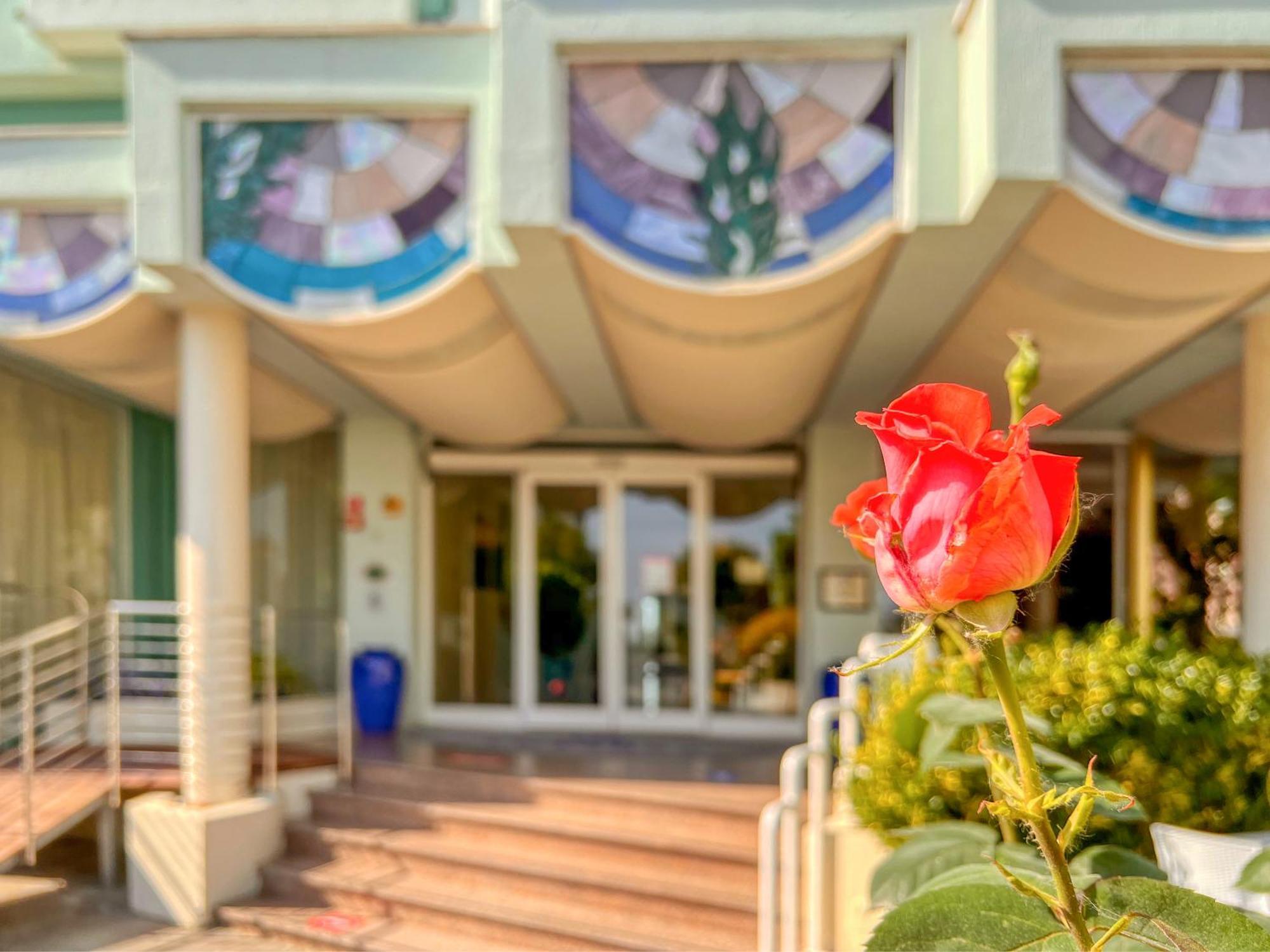 Hotel Losanna Gabicce Mare Buitenkant foto