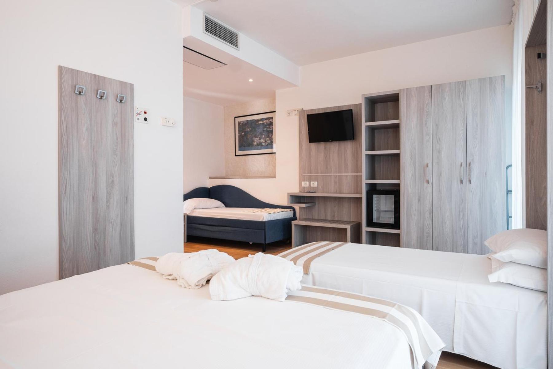 Hotel Losanna Gabicce Mare Buitenkant foto