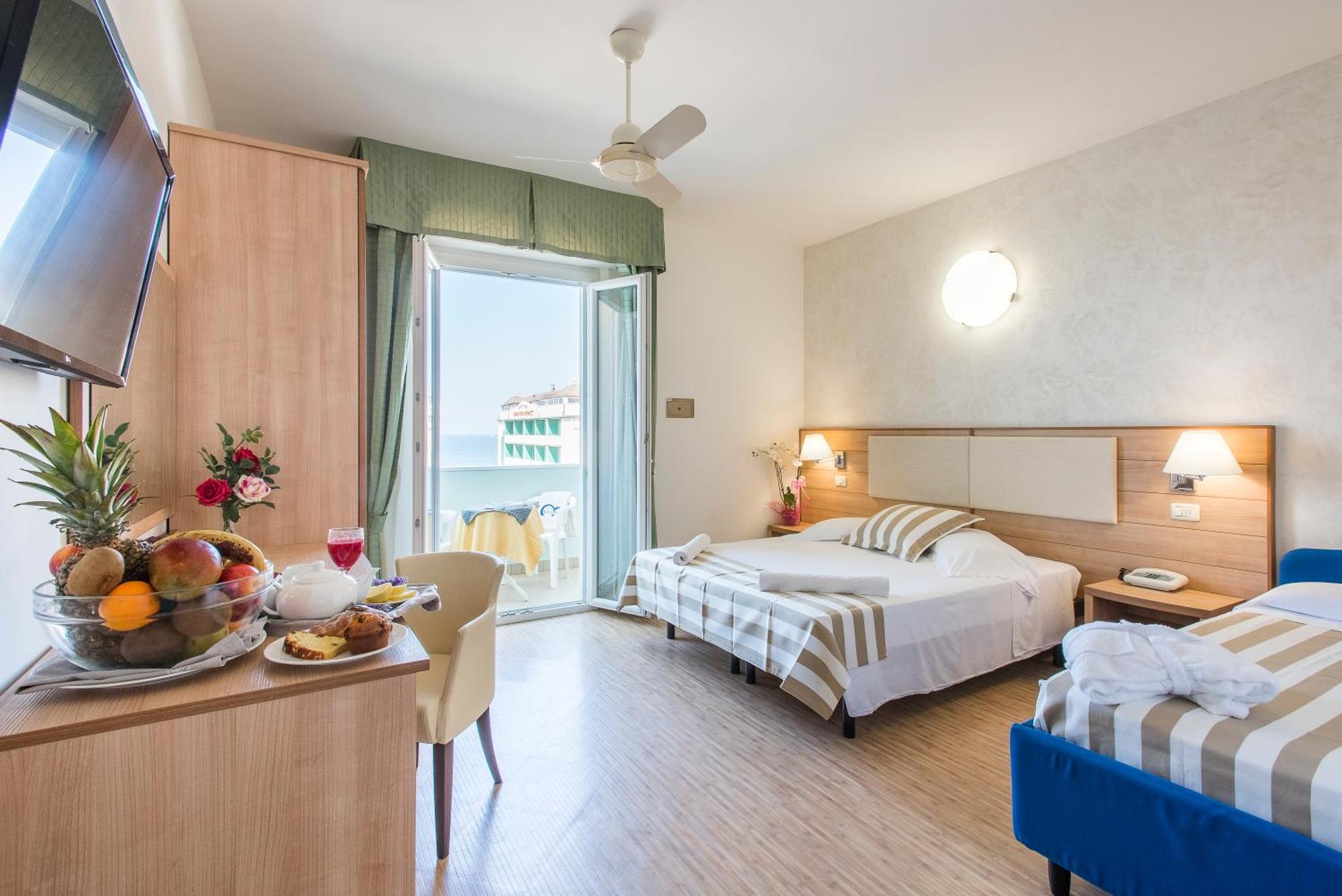 Hotel Losanna Gabicce Mare Buitenkant foto