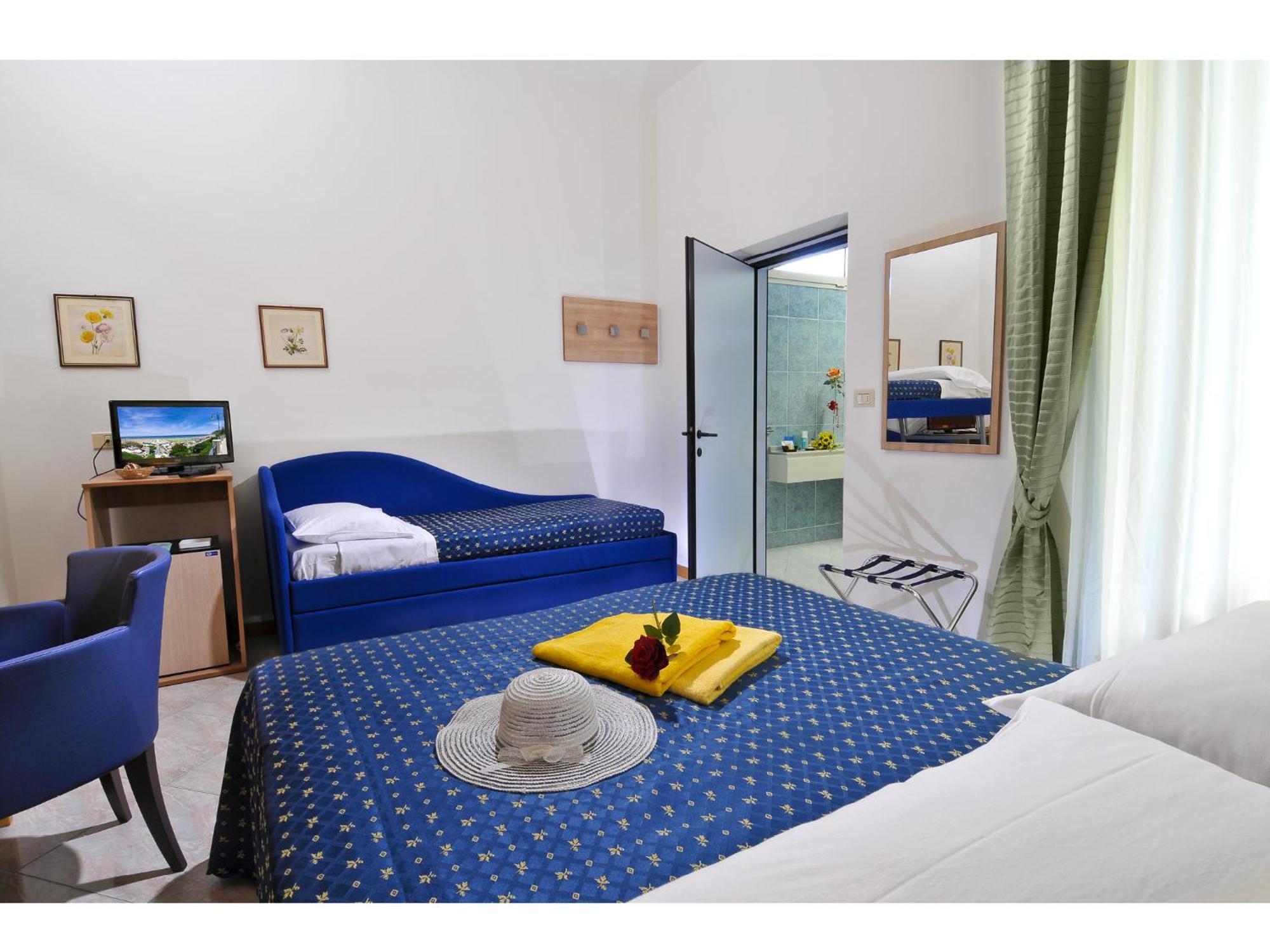Hotel Losanna Gabicce Mare Buitenkant foto