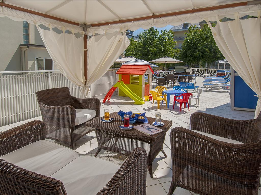 Hotel Losanna Gabicce Mare Buitenkant foto