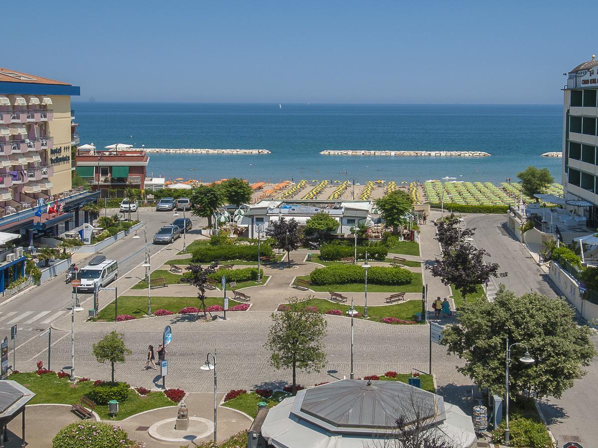 Hotel Losanna Gabicce Mare Buitenkant foto