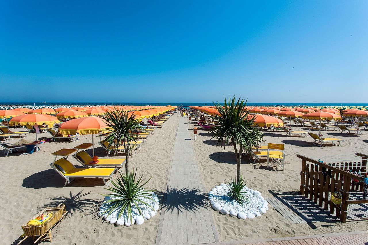 Hotel Losanna Gabicce Mare Buitenkant foto